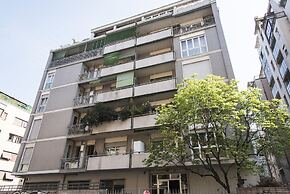 Bright Terrace Apartment in University District