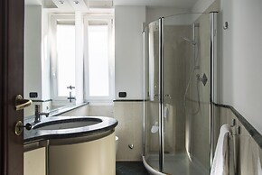 Bright Terrace Apartment in University District