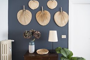 Sweet Flat near Metro Stop