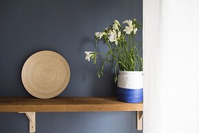 Sweet Flat near Metro Stop