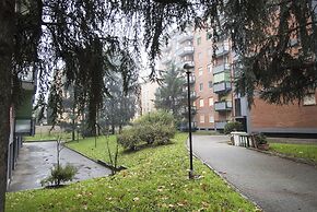 Sweet Flat near Metro Stop