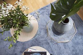 Sweet Flat near Metro Stop