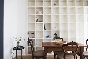 Sweet Flat near Metro Stop