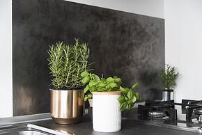 Sweet Flat near Metro Stop