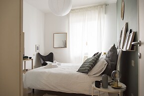 Sweet Flat near Metro Stop