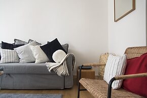 Sweet Flat near Metro Stop