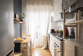 Sweet Flat near Metro Stop