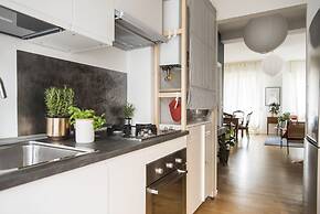 Sweet Flat near Metro Stop