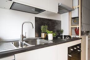 Sweet Flat near Metro Stop