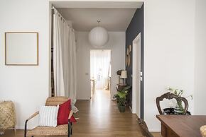 Sweet Flat near Metro Stop