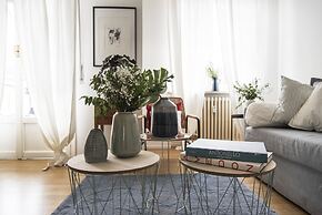 Sweet Flat near Metro Stop