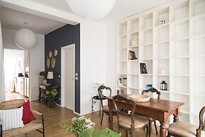 Sweet Flat near Metro Stop