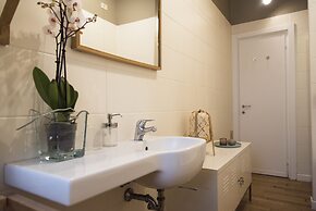 Sweet Flat near Metro Stop