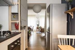 Sweet Flat near Metro Stop