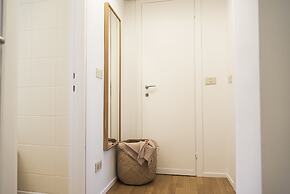 Sweet Flat near Metro Stop