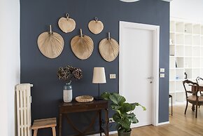 Sweet Flat near Metro Stop