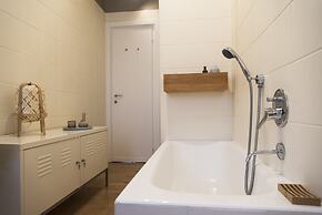 Sweet Flat near Metro Stop