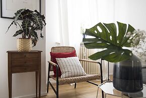 Sweet Flat near Metro Stop