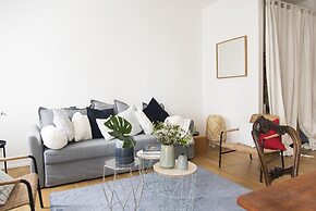 Sweet Flat near Metro Stop