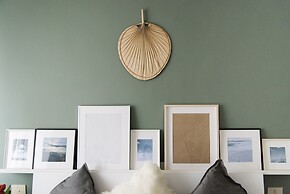 Sweet Flat near Metro Stop