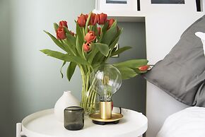 Sweet Flat near Metro Stop