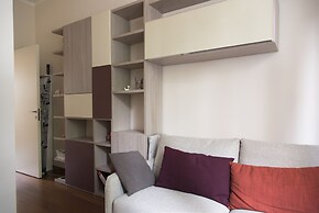 2 Bedrooms Flat with Parking near Metro Stop