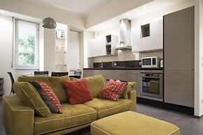 2 Bedrooms Flat with Parking near Metro Stop