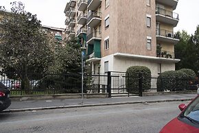 2 Bedrooms Flat with Parking near Metro Stop