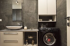 2 Bedrooms Flat with Parking near Metro Stop
