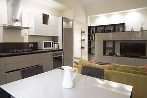 2 Bedrooms Flat with Parking near Metro Stop