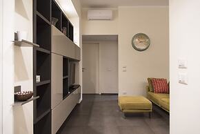 2 Bedrooms Flat with Parking near Metro Stop