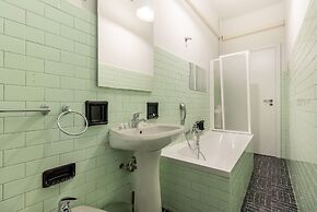 Bright 1 Bedroom near MM1