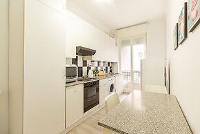 Bright 1 Bedroom near MM1