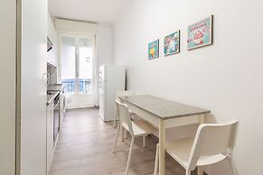 Bright 1 Bedroom near MM1