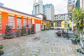 Bright 1 Bedroom near MM1