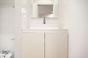 White and Clean Apartment near Metro MM1