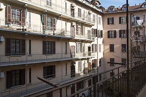 White and Clean Apartment near Metro MM1