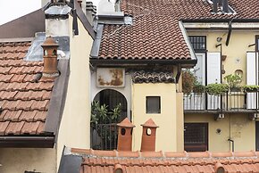 Typical Apartment on River Naviglio / Darsena