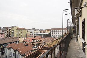 Typical Apartment on River Naviglio / Darsena