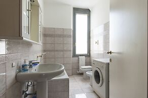 Bright & Cozy Flat near Navigli, Iulm, Tortona