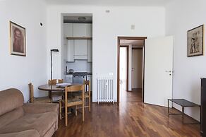 Bright & Cozy Flat near Navigli, Iulm, Tortona