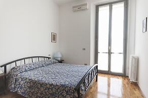 Bright & Cozy Flat near Navigli, Iulm, Tortona