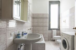 Bright & Cozy Flat near Navigli, Iulm, Tortona