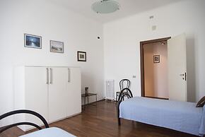 Bright & Cozy Flat near Navigli, Iulm, Tortona