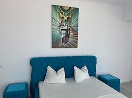 Maritimo Luxury ApartHotel