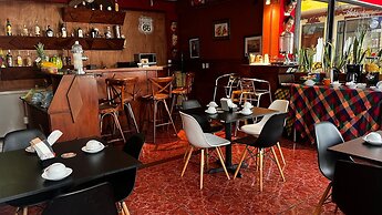 Hotel Amón Real