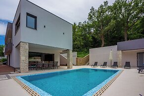 Villa Adry