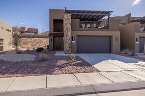 Red Rock & Turned Wood Escape