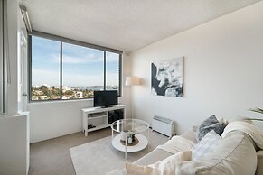 Bright And Sunny Studio Apartment