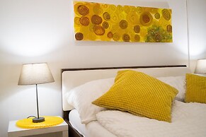 Beautiful 2BR - 12 min from Downtown